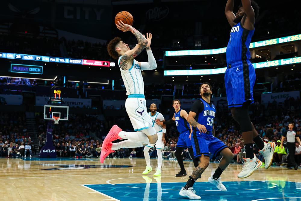 他虎视眈眈 他虎视眈眈