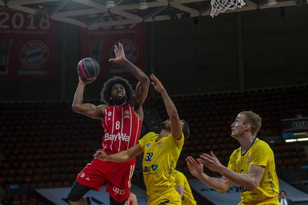 在面对夹击 在面对夹击