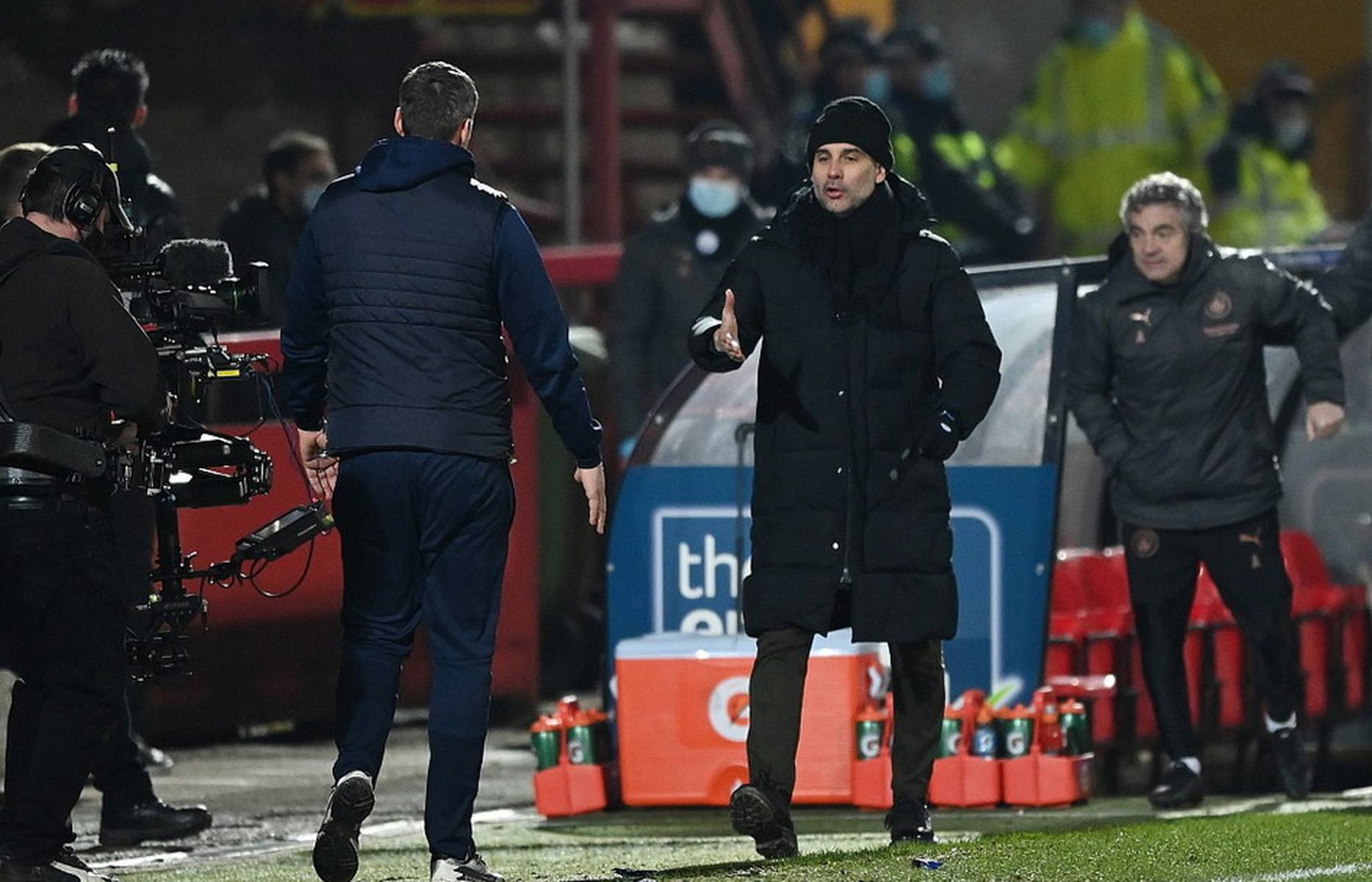 高压逼抢 高压逼抢